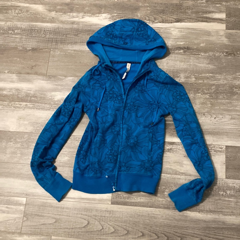 LULULEMON ZIP UP JACKET